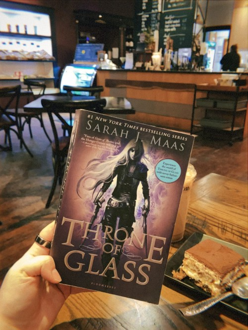 throne of glass cover