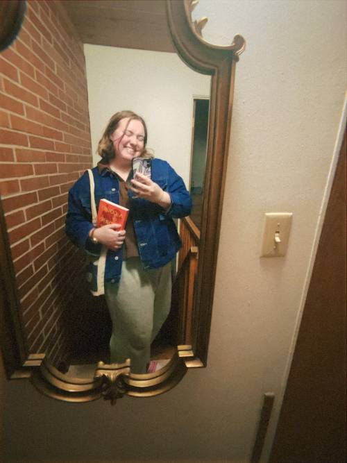 mirror selfie with acotar